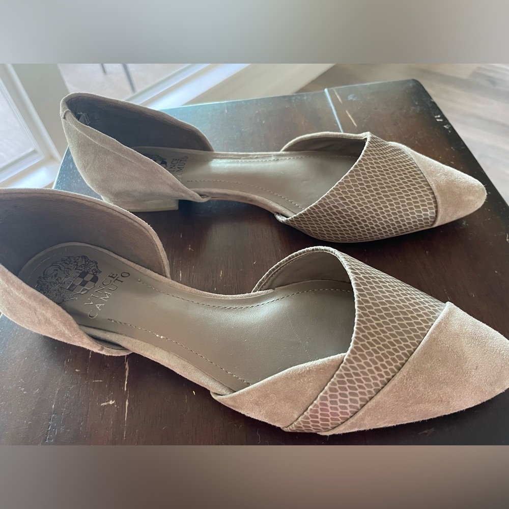 Vince Camuto flats - Picture 1 of 4